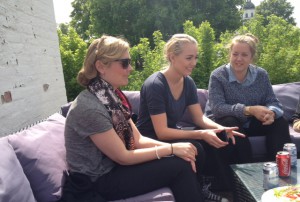Julia, Sandra, Sophie - Gud vad vi behövde paus! Man fick inte äta, dricka eller sminka sig inne i slottet. Inte röra något, bara stå upp.